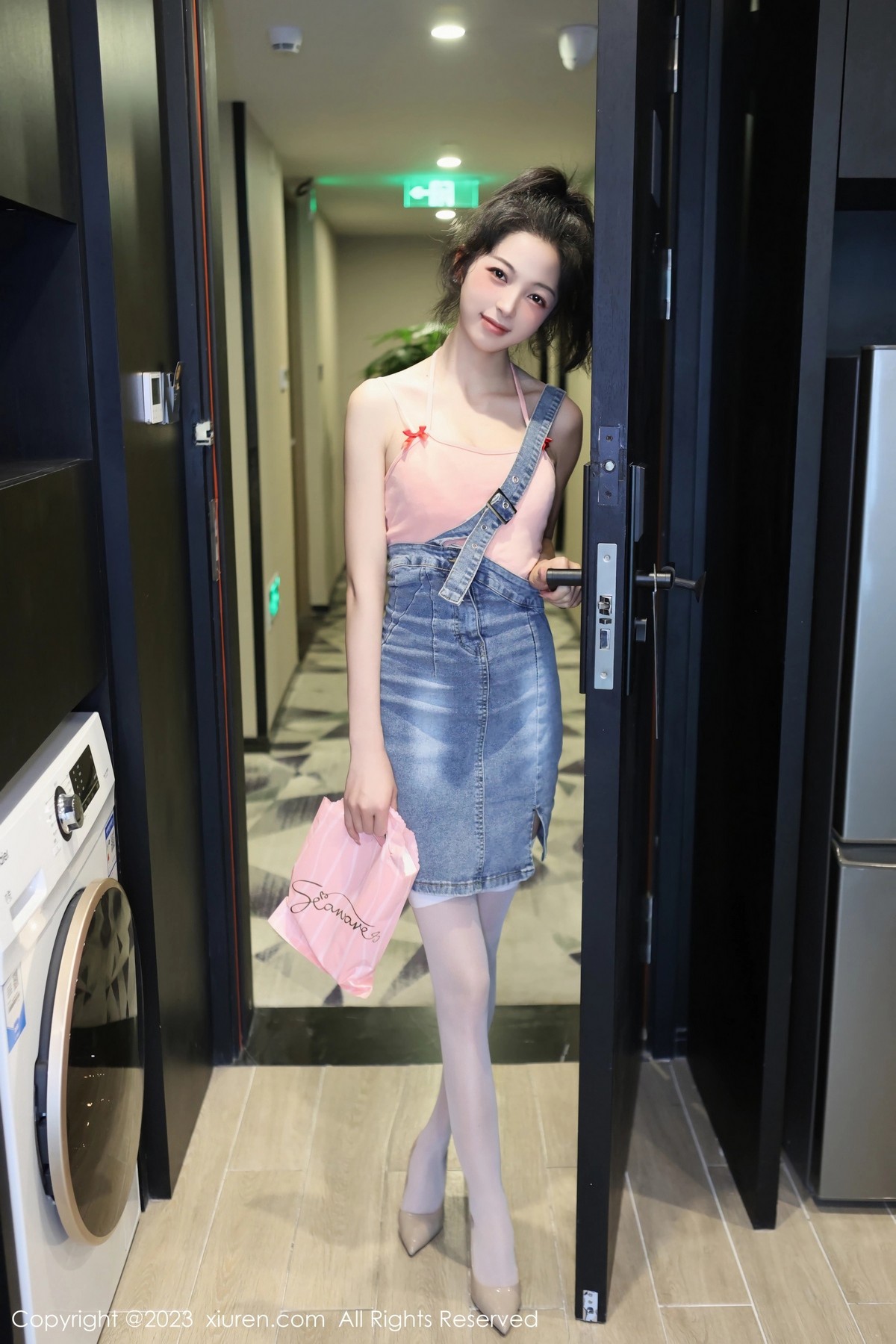[XiuRen]高清写真图 2023.05.29 No.6816 茜茜Kimi 丝袜美腿
