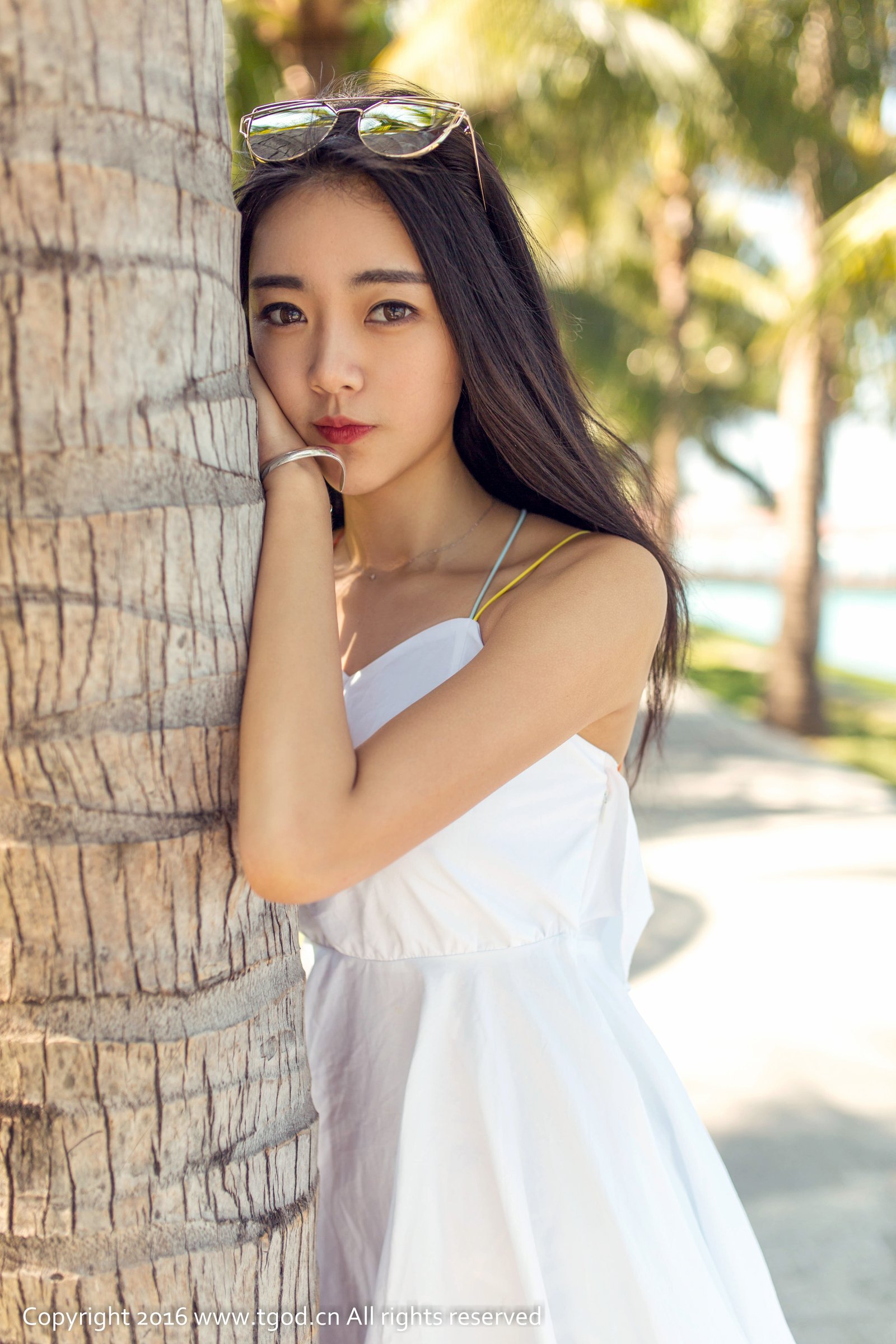可乐Vicky [TGOD推女神]高清写真图黑色蕾丝的萌娃