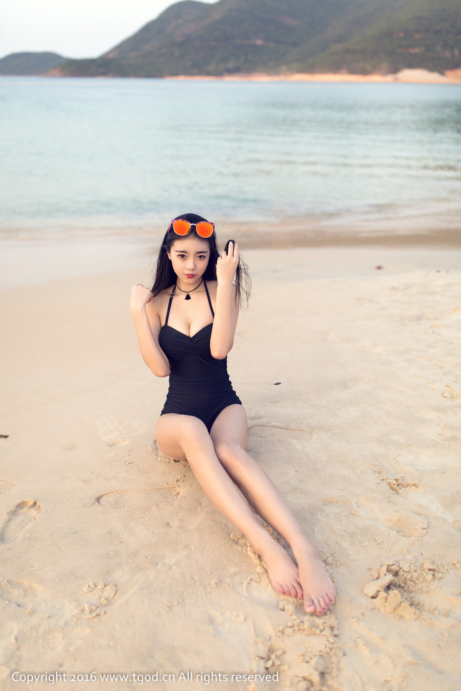 可乐Vicky [TGOD推女神]高清写真图黑色蕾丝的萌娃