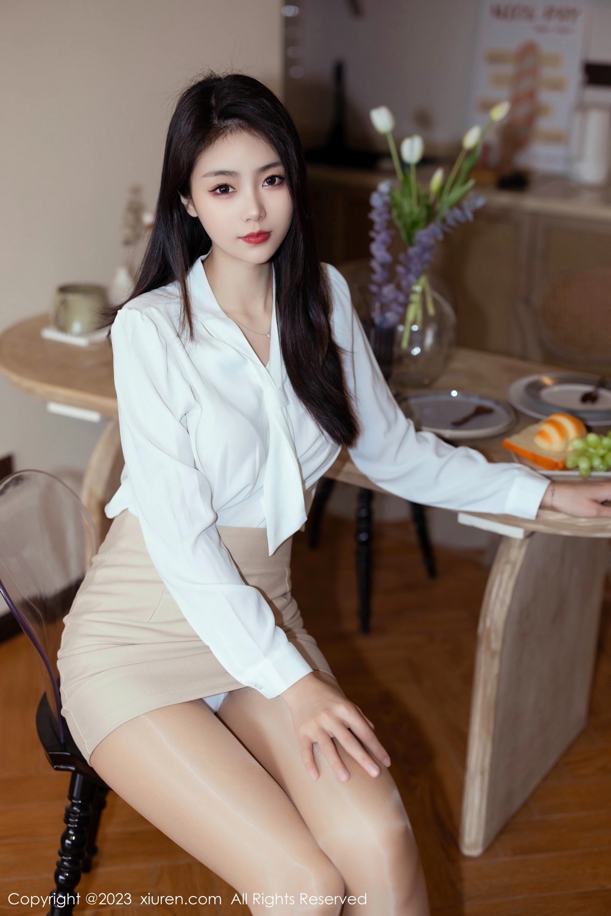 [XiuRen]高清写真图 2023.03.24 No.6465 可乐Vicky 短裙美腿