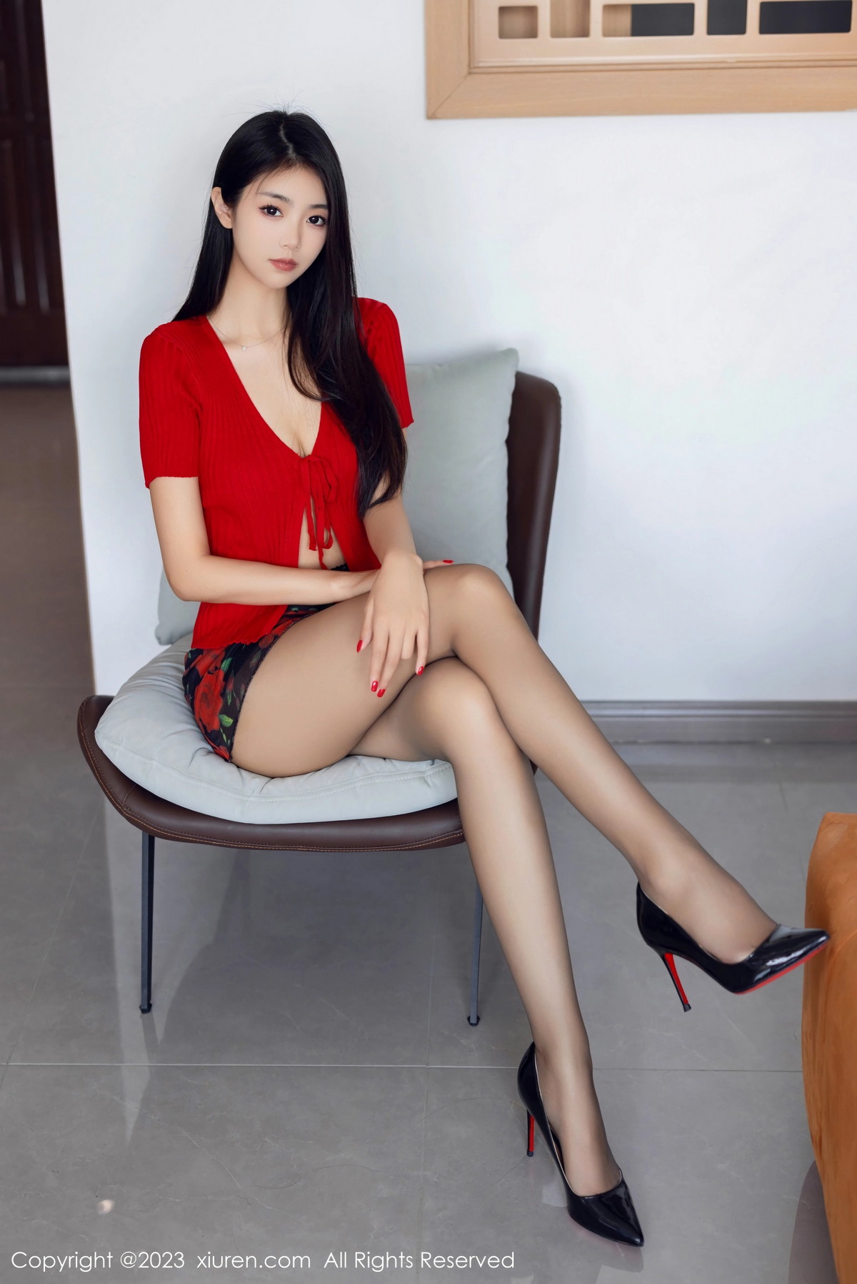 [XiuRen]高清写真图 2023.08.18 No.7249 可乐Vicky 短裙美腿