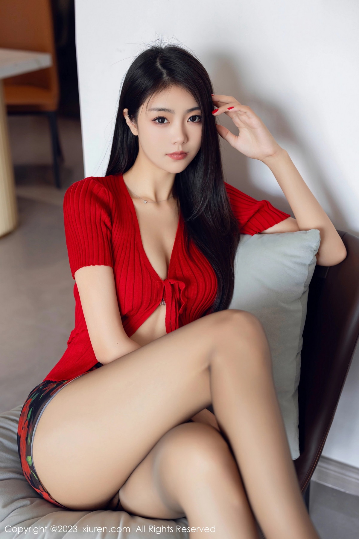 [XiuRen]高清写真图 2023.08.18 No.7249 可乐Vicky 短裙美腿