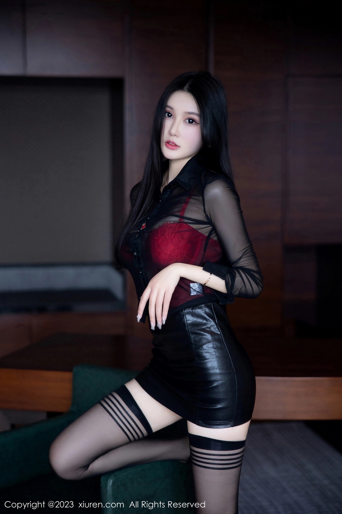 [XiuRen]高清写真图 2023.02.28 No.6332 桐桐 黑丝美腿