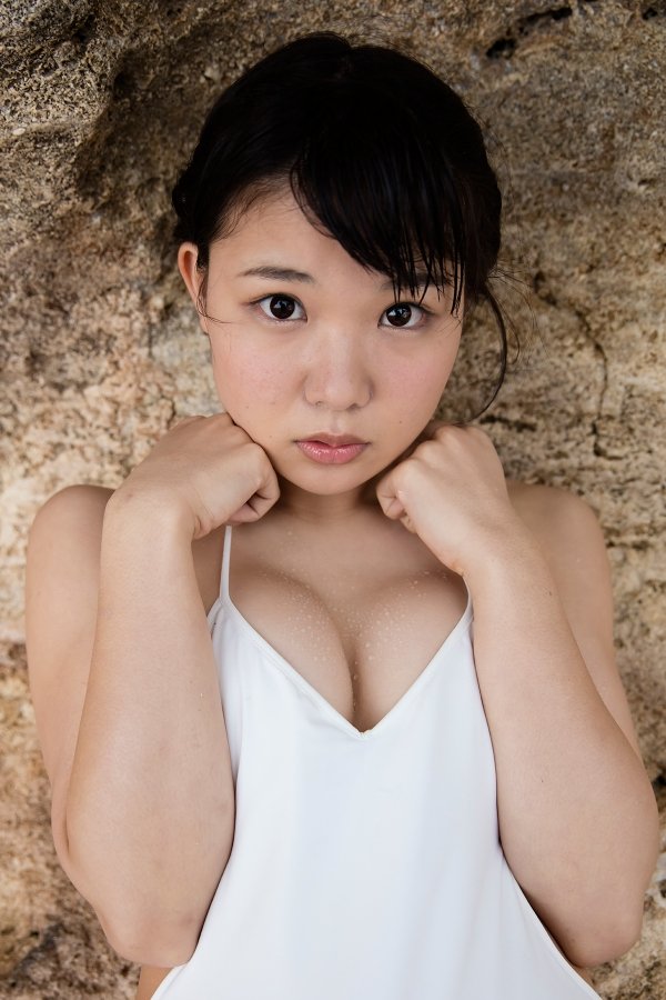 佐佐野愛美 治愈的笑容和肉感的身躯