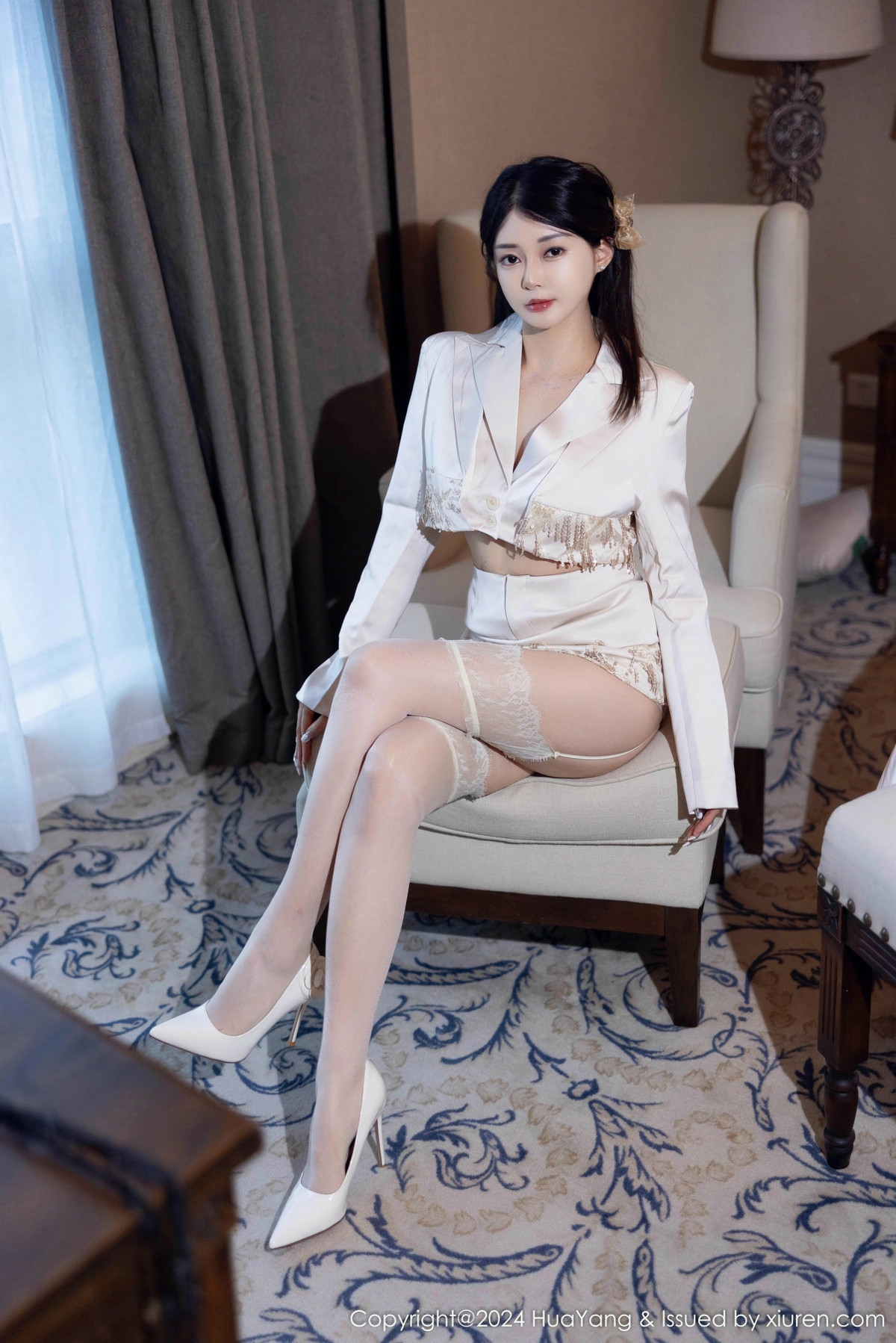 [HuaYang]高清写真图 2024.11.01 VOL.615 凯竹Quinn 丝袜美腿