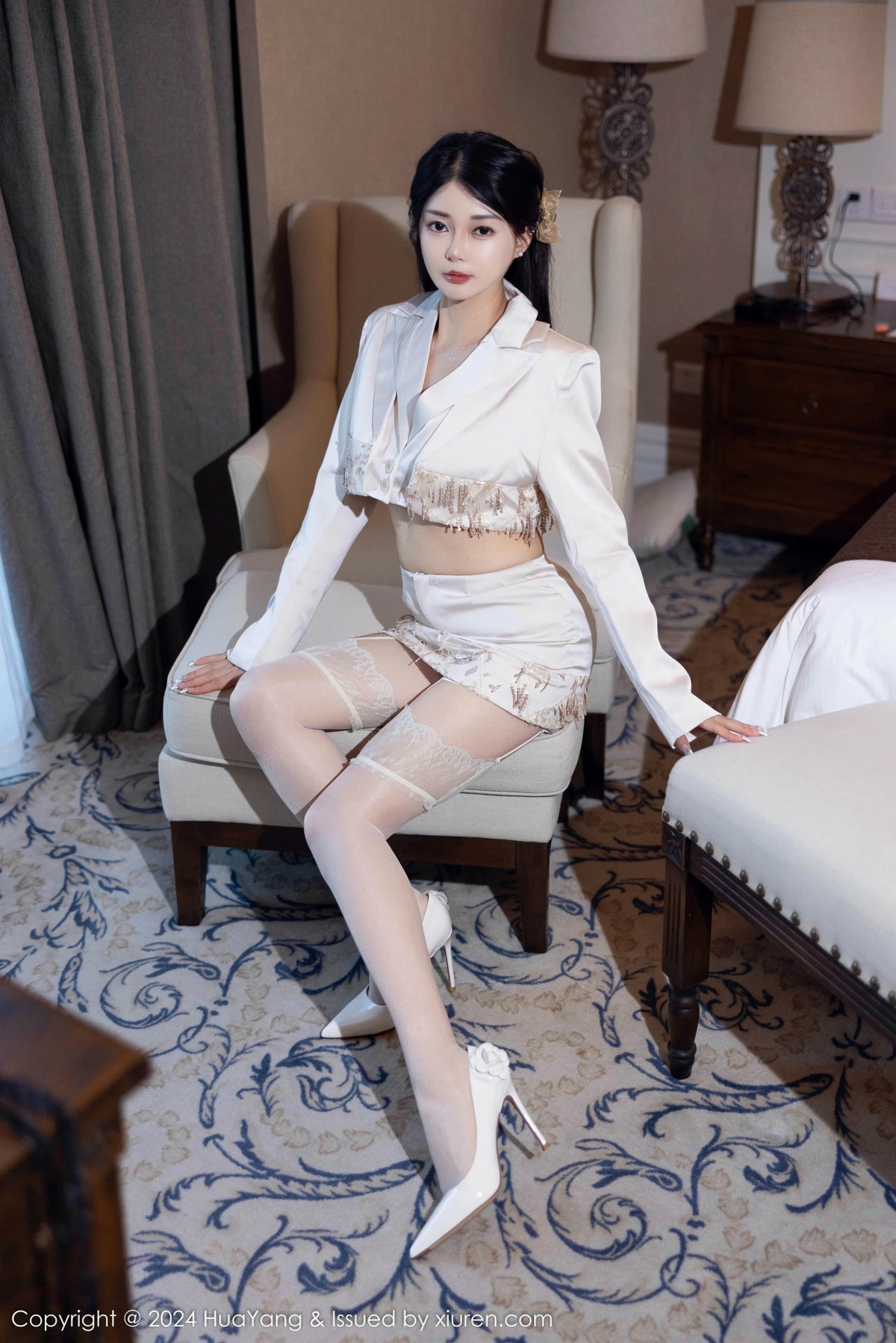 [HuaYang]高清写真图 2024.11.01 VOL.615 凯竹Quinn 丝袜美腿