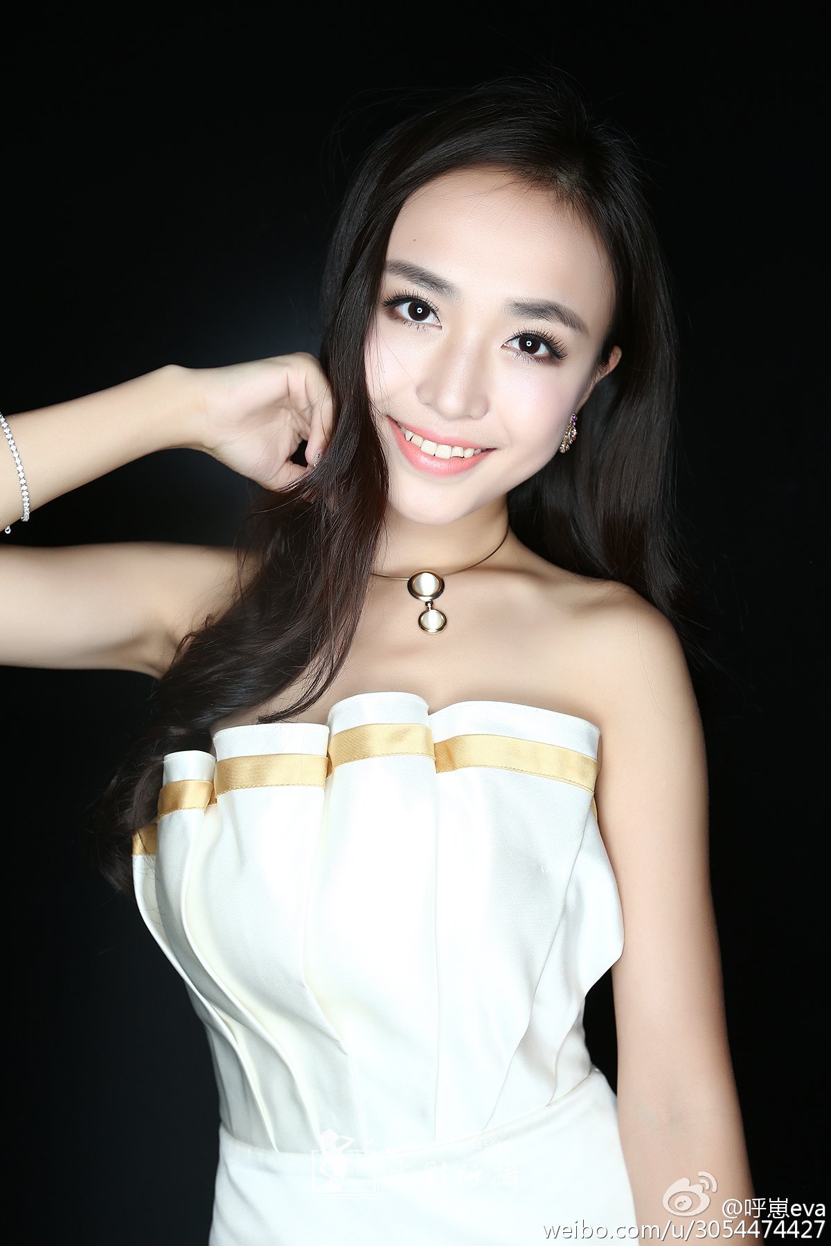 呼崽Eva 高挑美腿车模