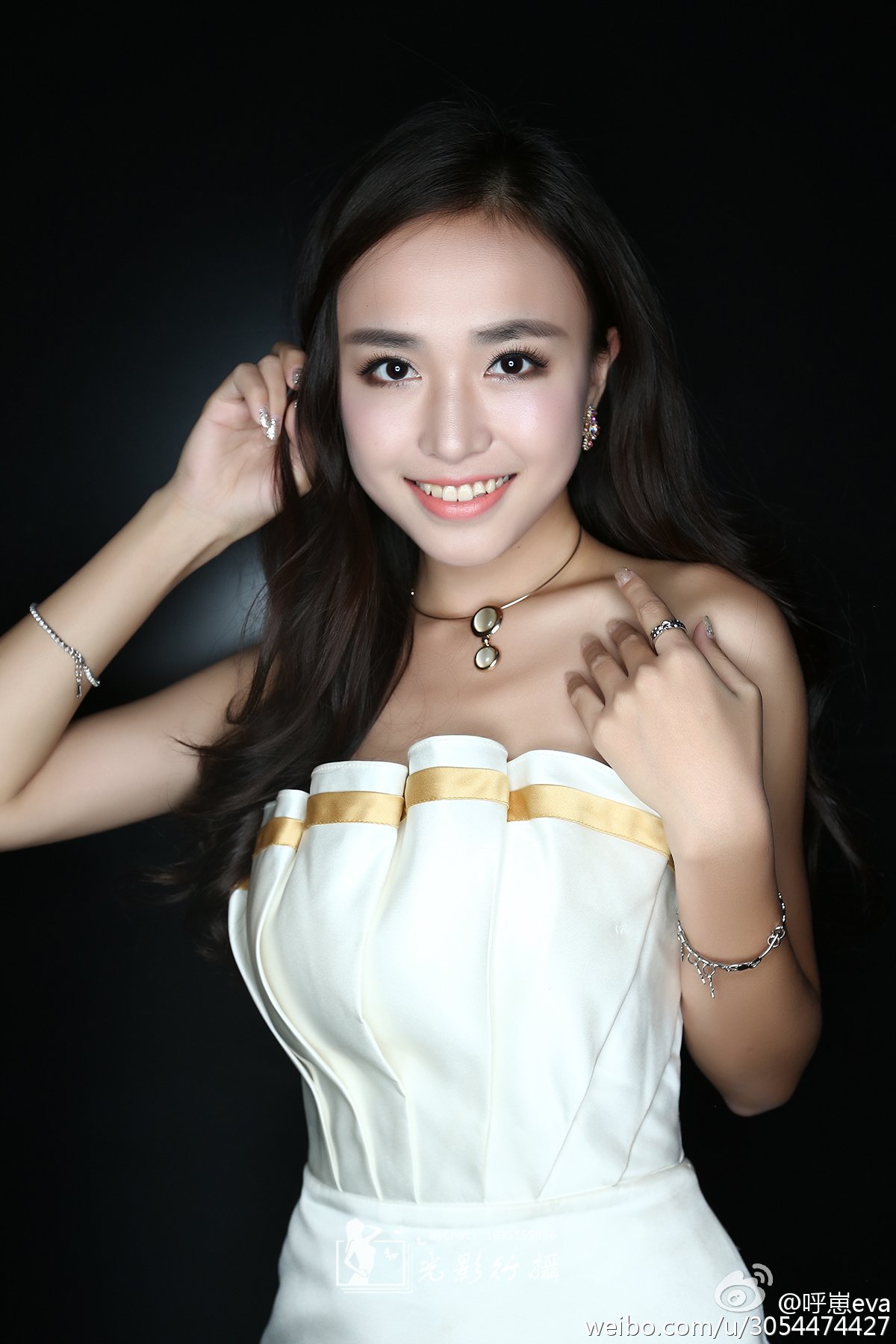 呼崽Eva 高挑美腿车模
