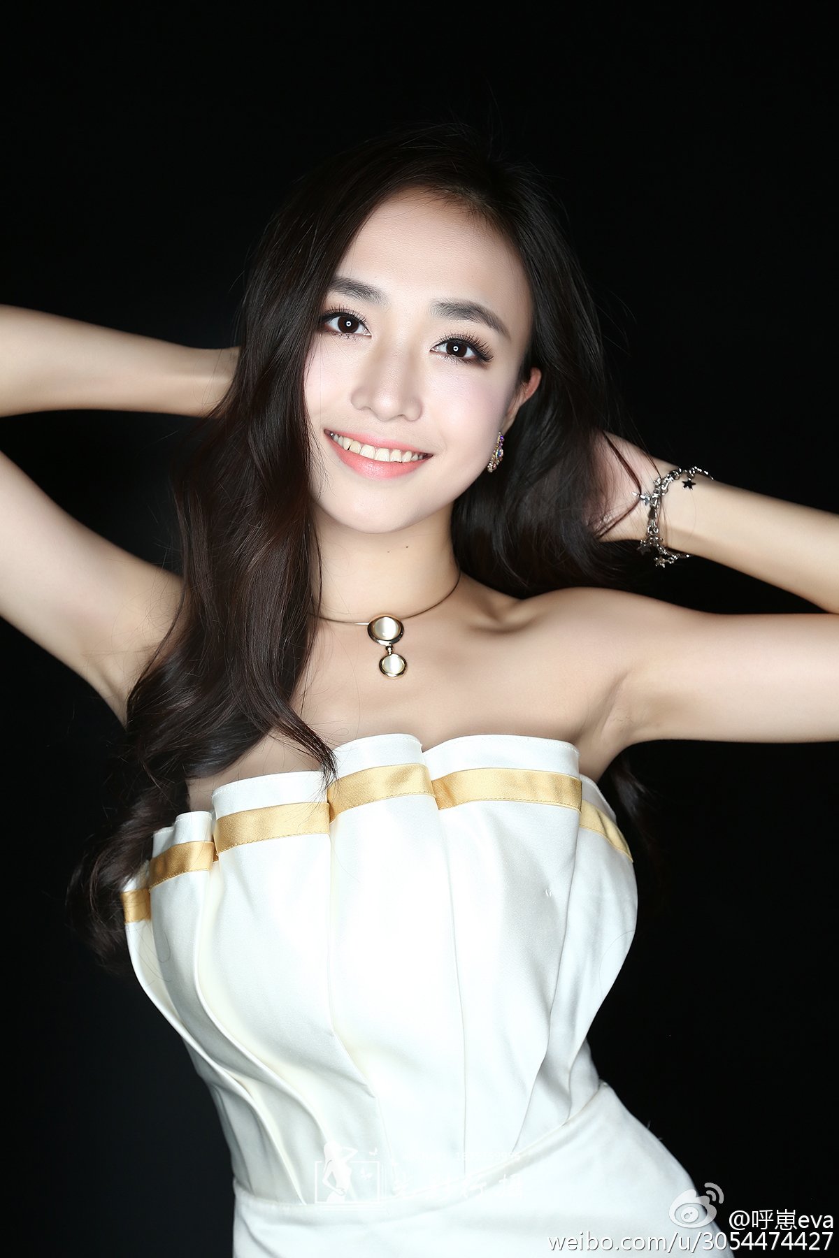 呼崽Eva 高挑美腿车模