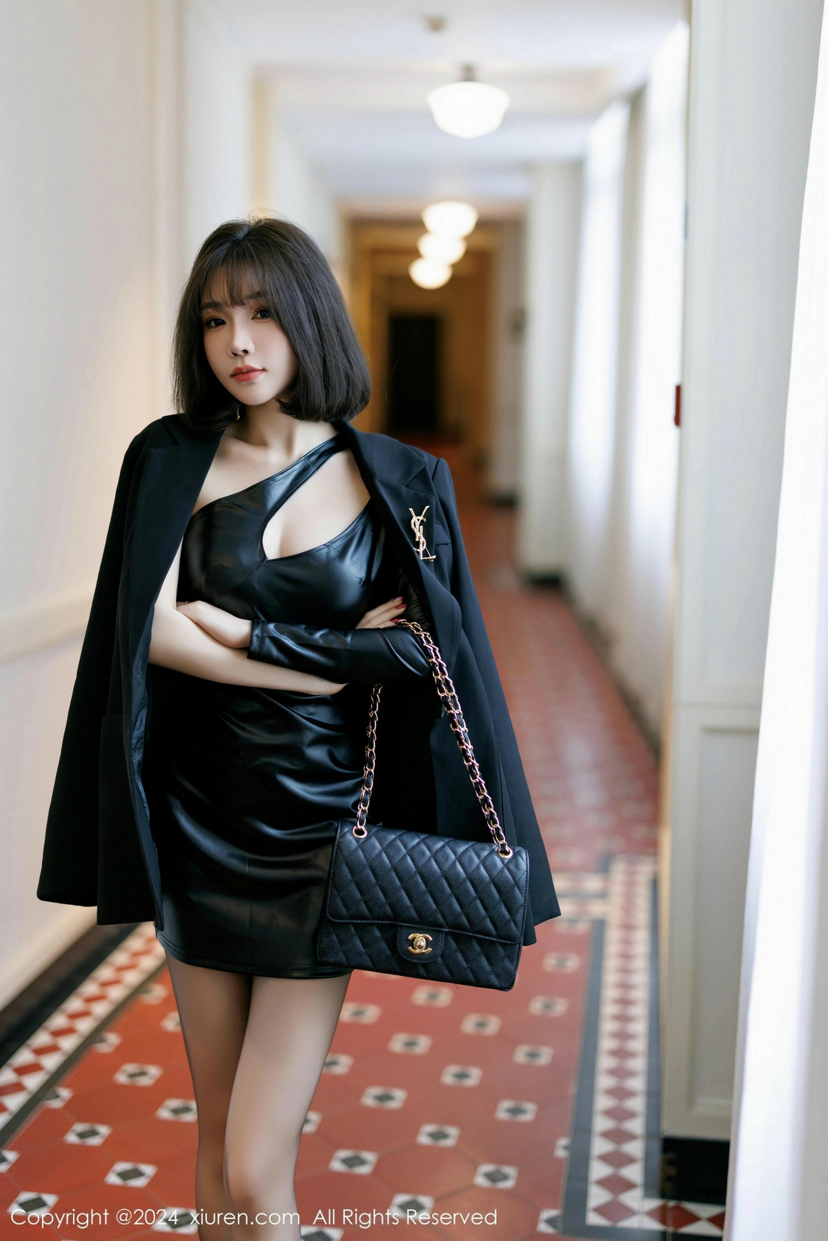 [XiuRen]高清写真图 2024.11.28 No.9520 徐莉芝Booty 黑丝美腿