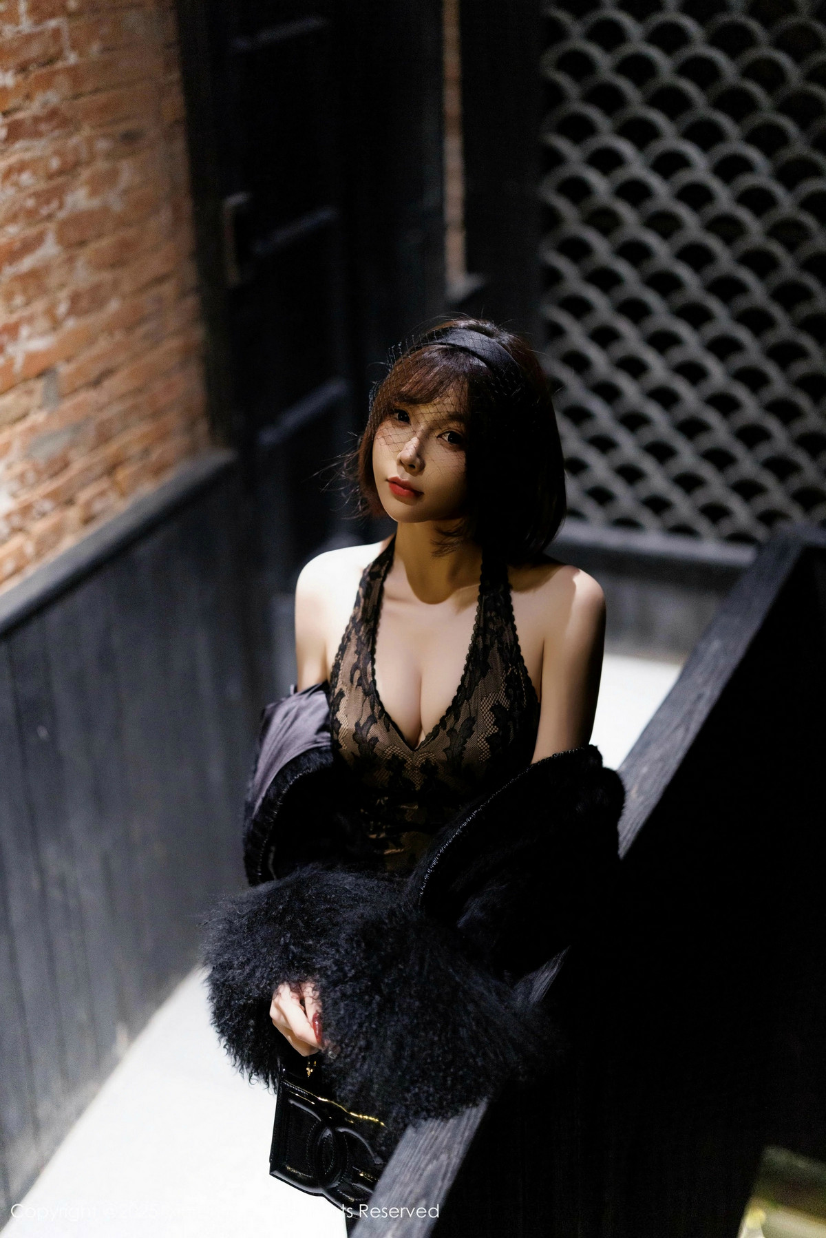 [XiuRen]高清写真图 2025.02.13 No.9880 徐莉芝Booty 黑丝美腿