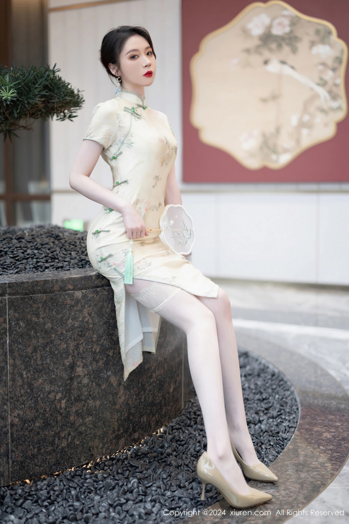 [XiuRen]高清写真图 2024.05.07 No.8497 梦心玥 丝袜美腿