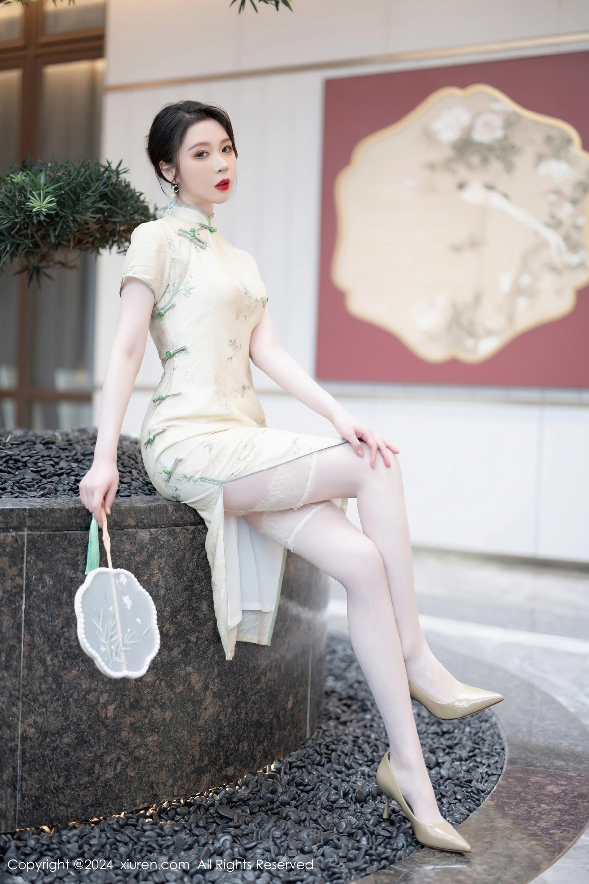 [XiuRen]高清写真图 2024.05.07 No.8497 梦心玥 丝袜美腿