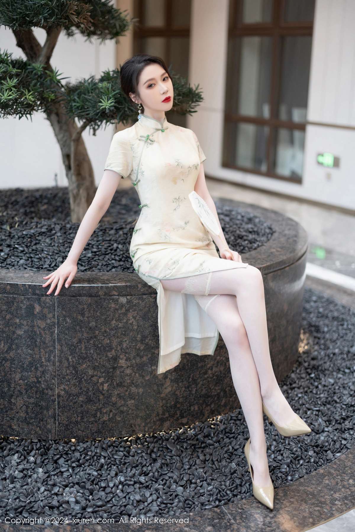 [XiuRen]高清写真图 2024.05.07 No.8497 梦心玥 丝袜美腿