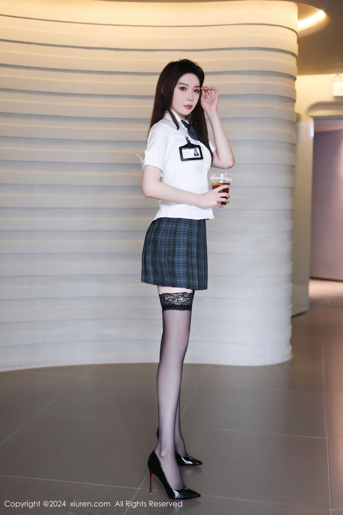 [XiuRen]高清写真图 2024.08.27 No.9074 梦心玥 黑丝美腿