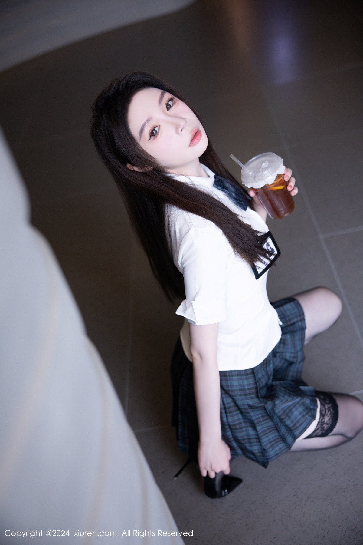 [XiuRen]高清写真图 2024.08.27 No.9074 梦心玥 黑丝美腿