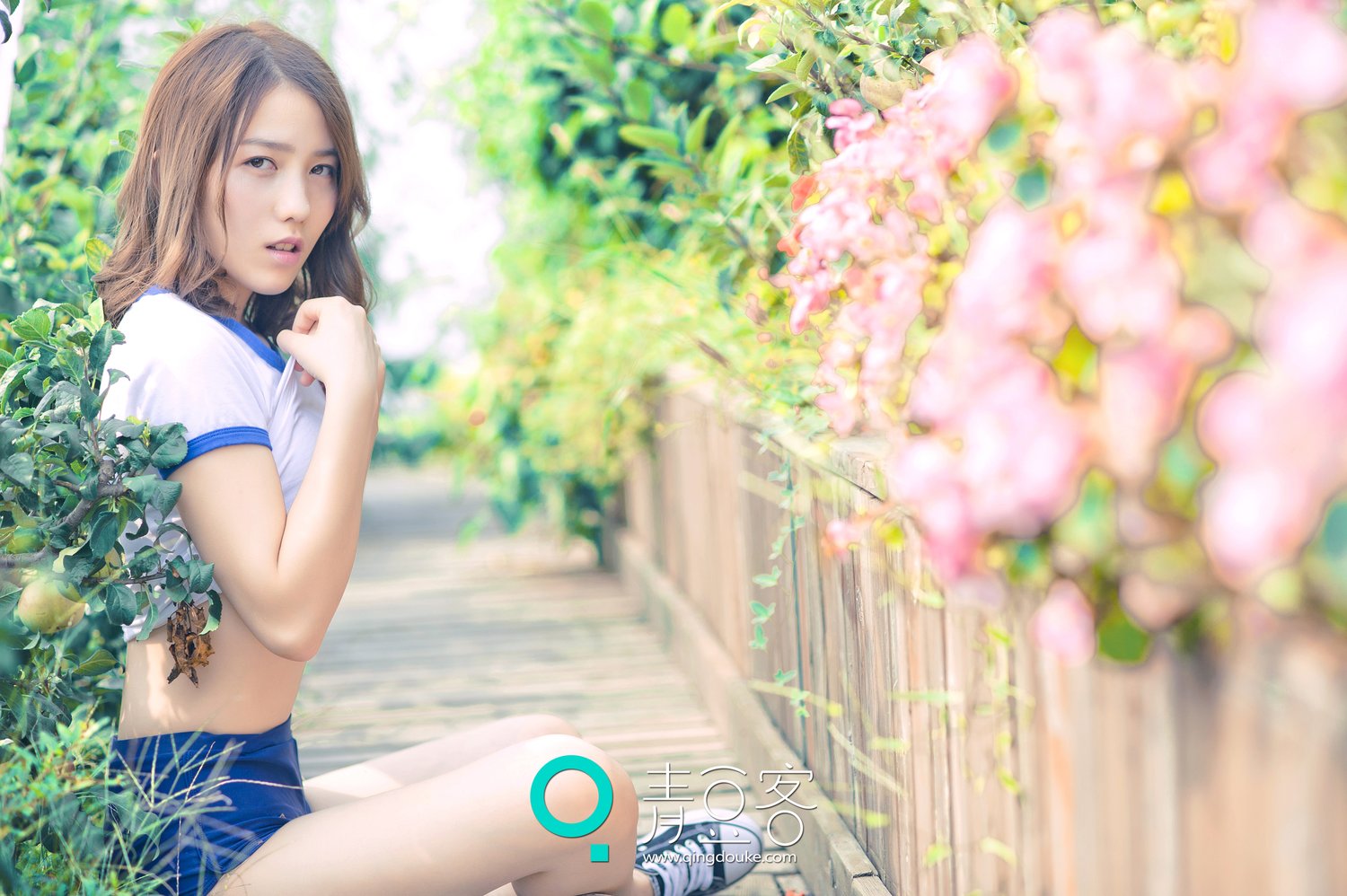 哈拿 [青豆客QingDouKe]高清写真图2016-12-29 花园唯美写真图