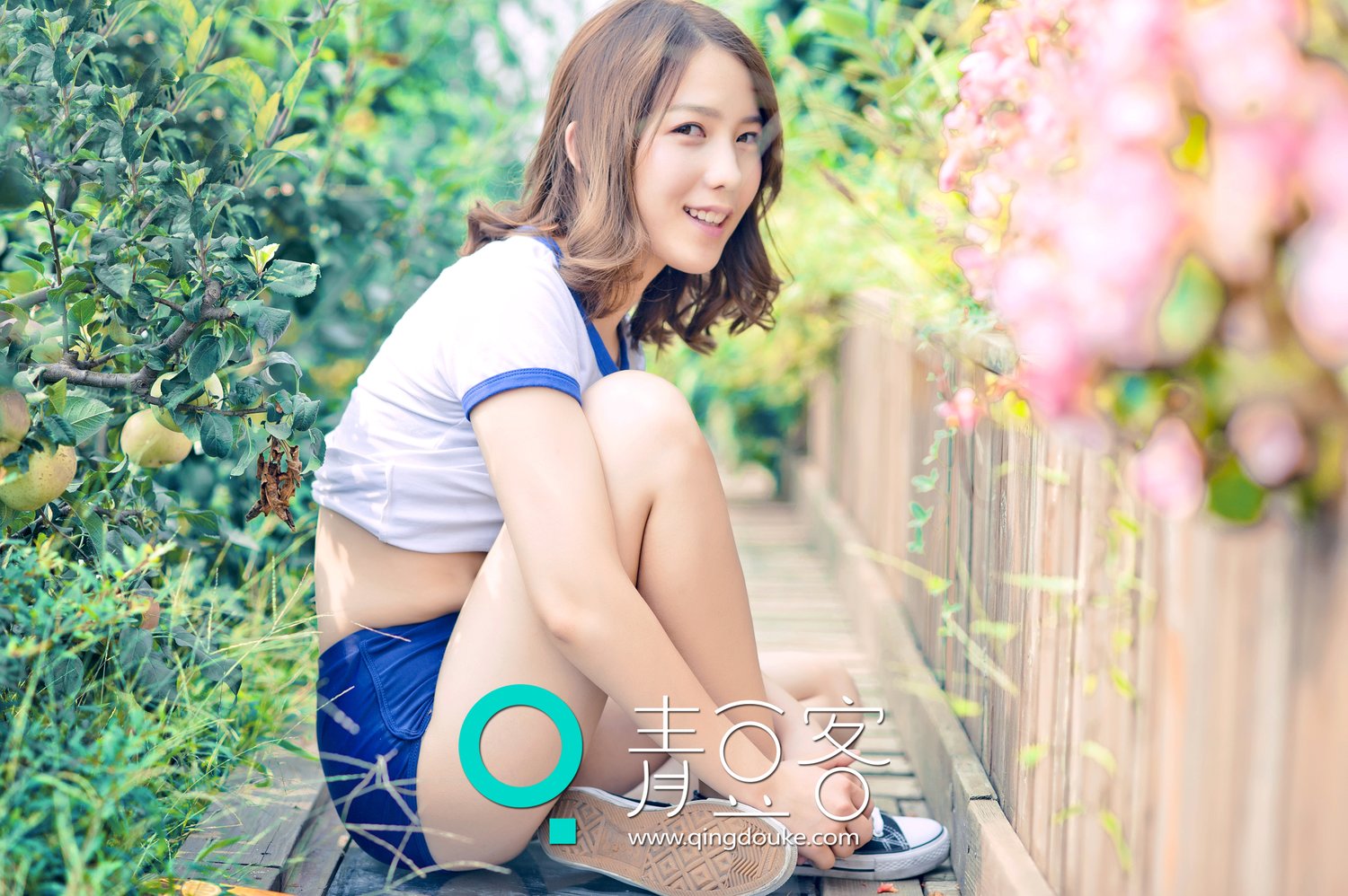 哈拿 [青豆客QingDouKe]高清写真图2016-12-29 花园唯美写真图