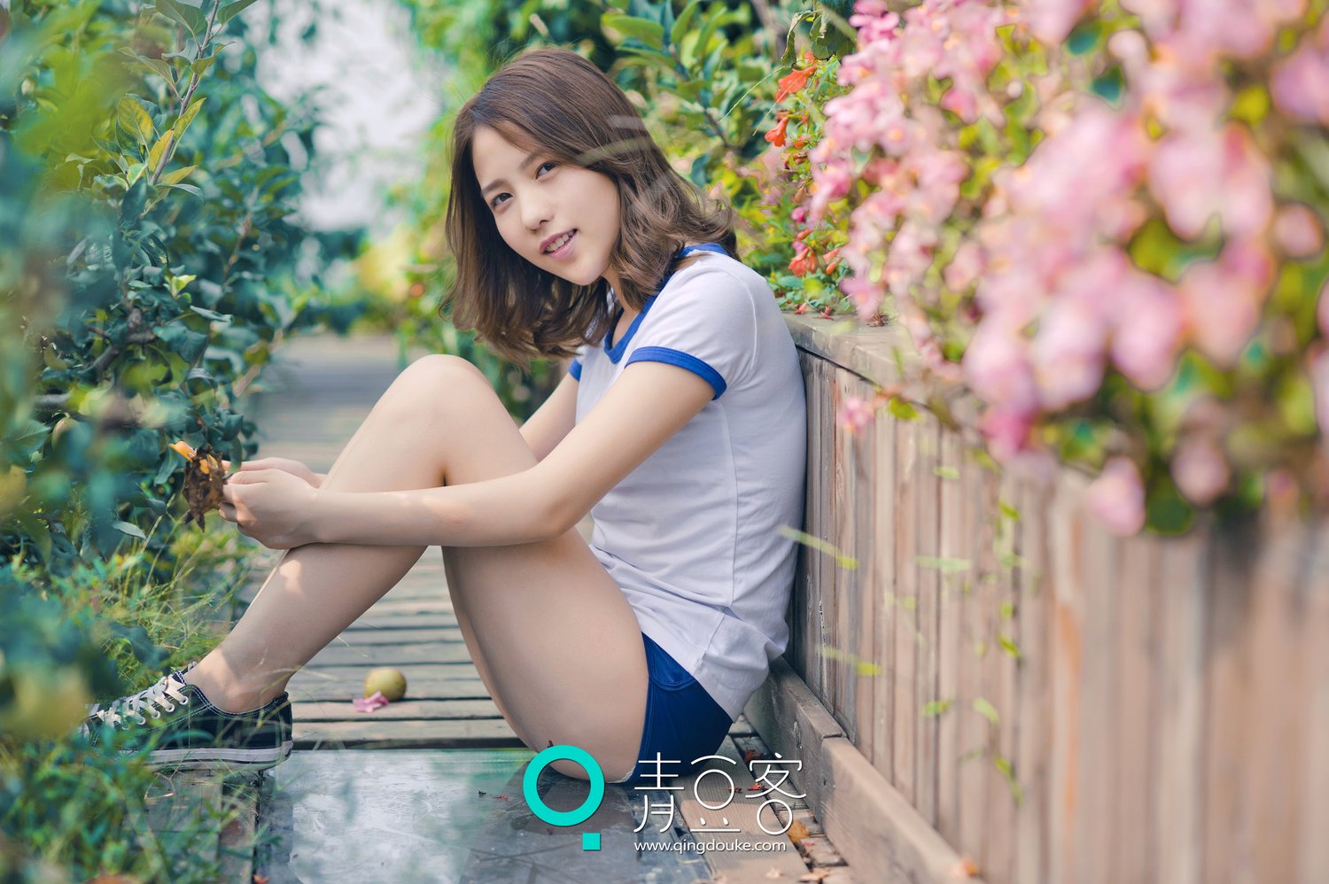 哈拿 [青豆客QingDouKe]高清写真图2016-12-29 花园唯美写真图