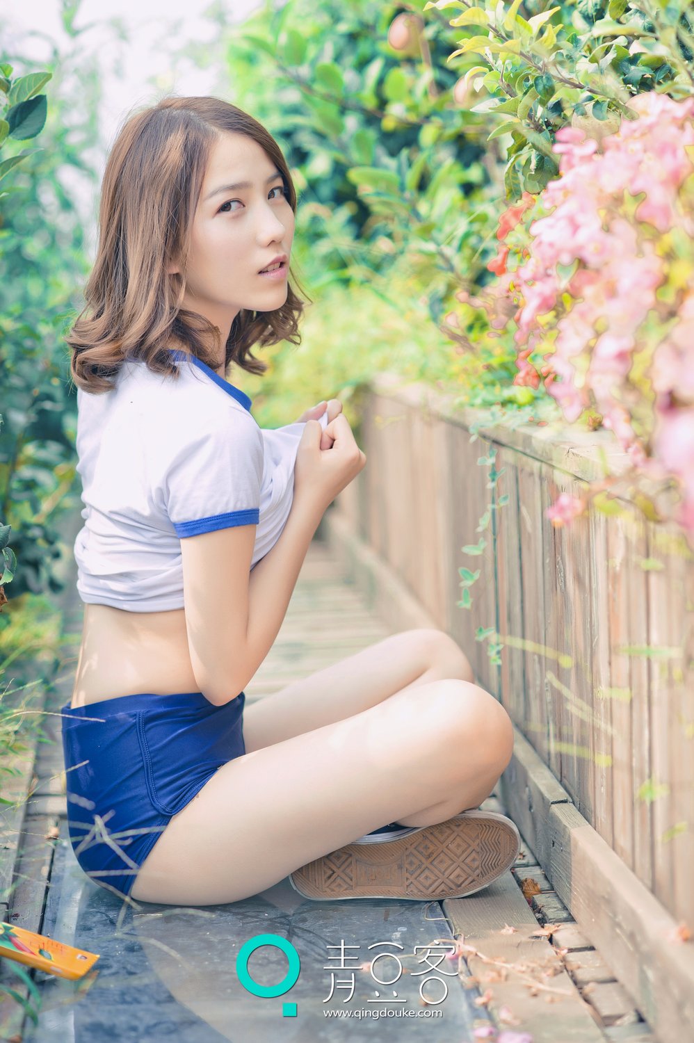 哈拿 [青豆客QingDouKe]高清写真图2016-12-29 花园唯美写真图