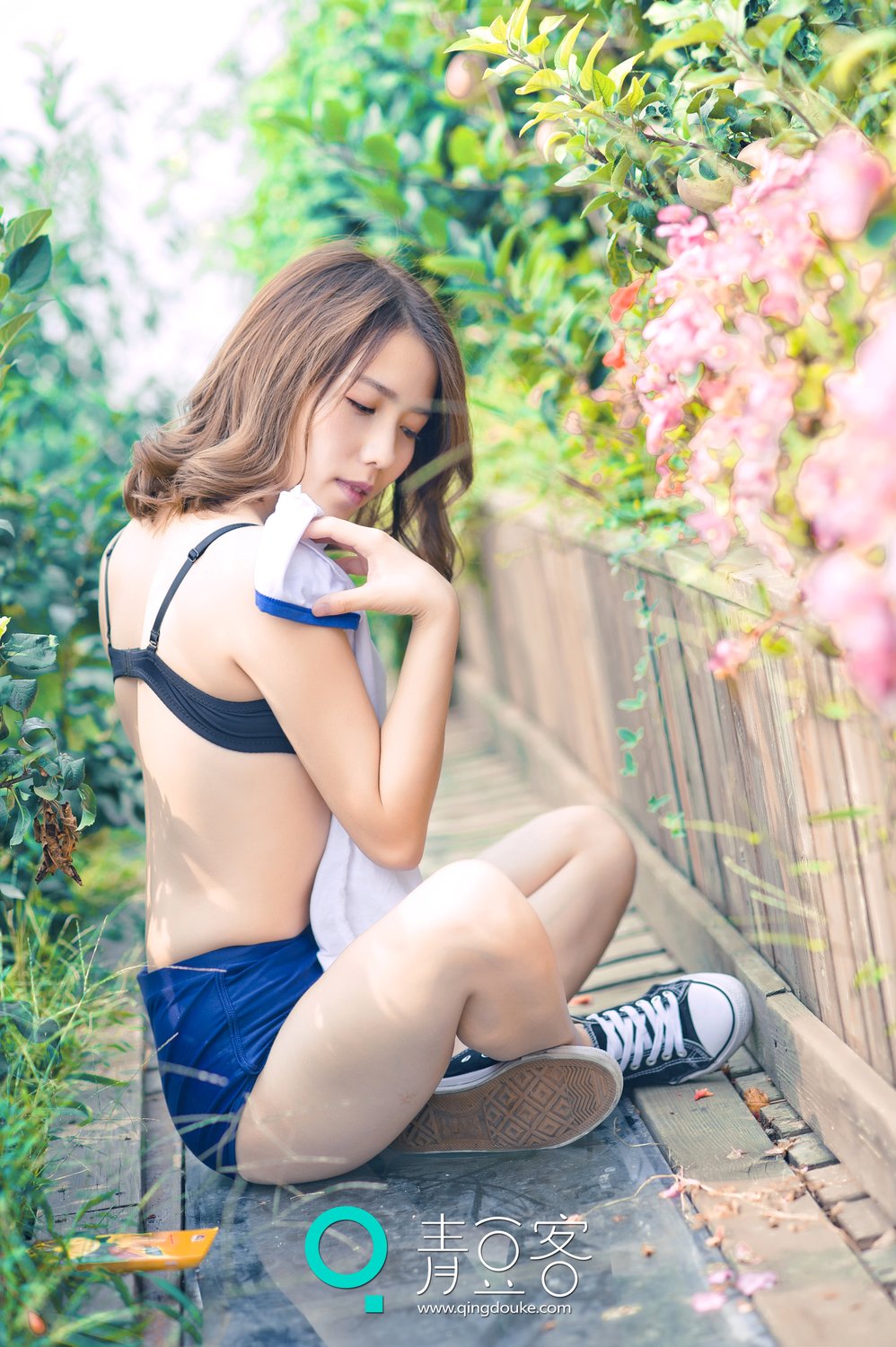 哈拿 [青豆客QingDouKe]高清写真图2016-12-29 花园唯美写真图