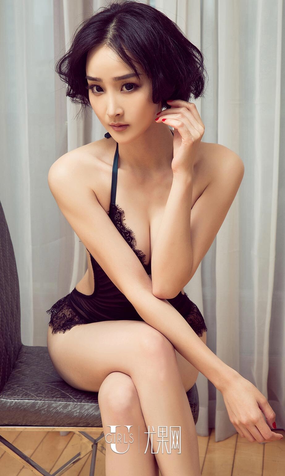 呦呦 [爱尤物]高清写真图VOL.417 短发湿身妹