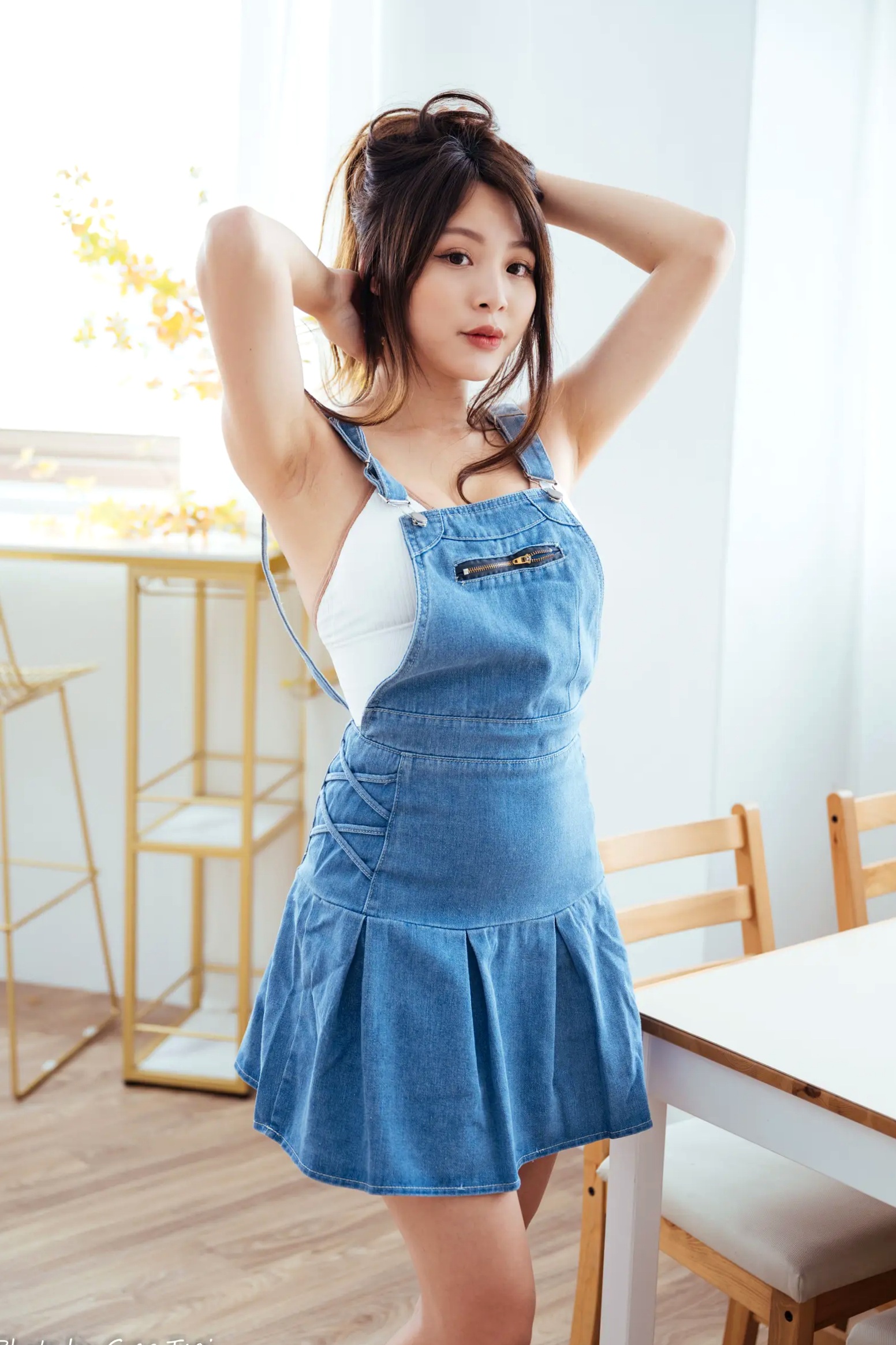 Ashley - 居家厨房牛仔裙俏皮清新生活随拍照 [104P]