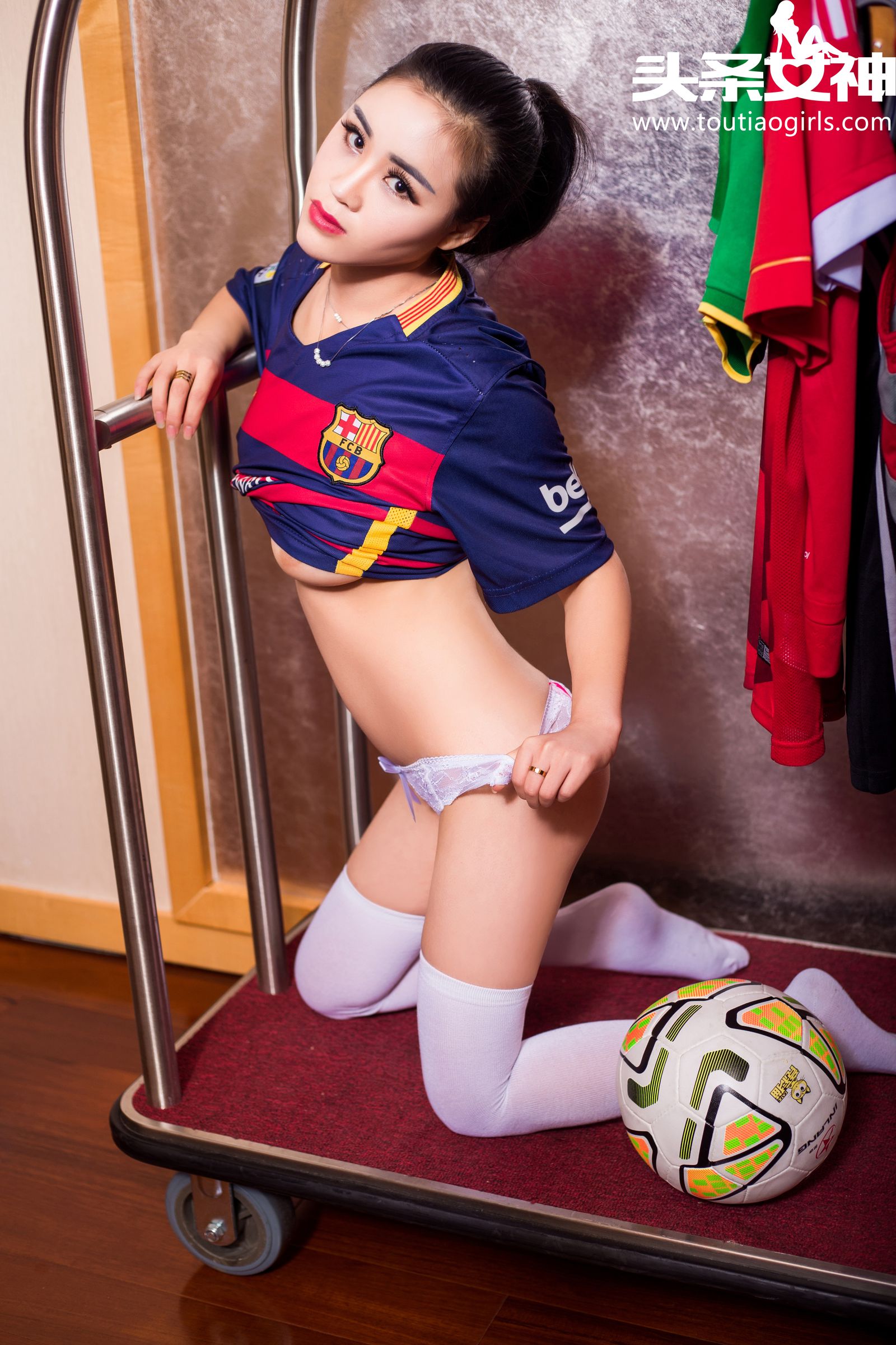 灵儿 [TouTiao头条女神]高清写真图2016-10-18 拜仁球迷
