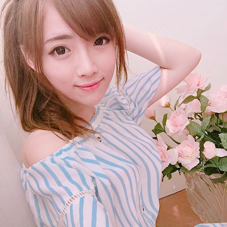 小希儿Angel 小清新实况主播迷人大眼令人陶醉