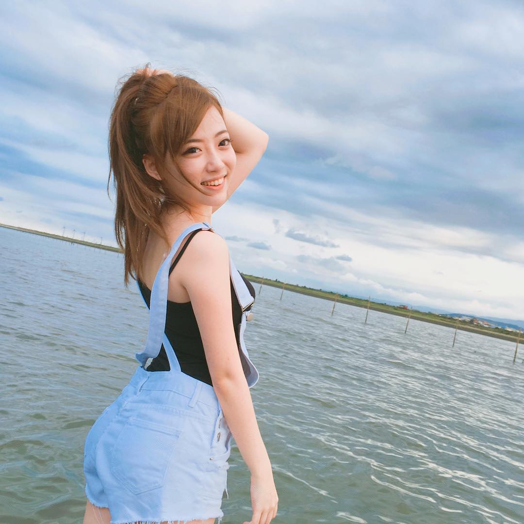 小希儿Angel 小清新实况主播迷人大眼令人陶醉