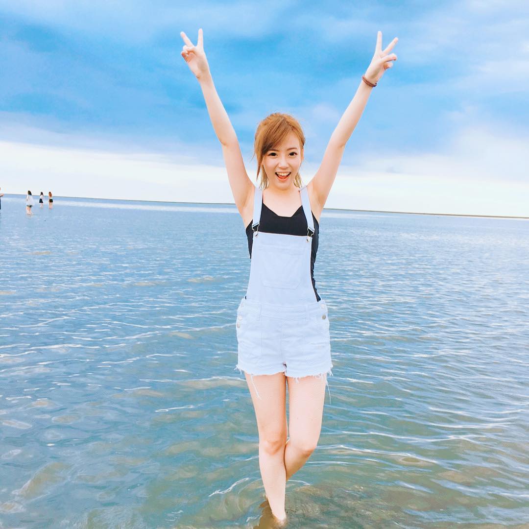 小希儿Angel 小清新实况主播迷人大眼令人陶醉