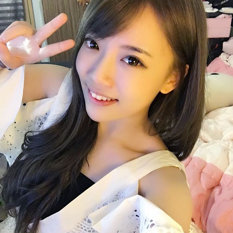 小希儿Angel 小清新实况主播迷人大眼令人陶醉