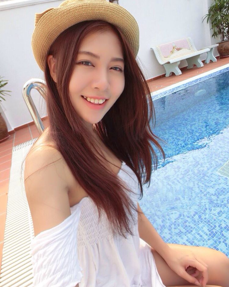 Flora Lee Mei Yun 大马虎牙妹极致S曲线私房照诱惑写真图