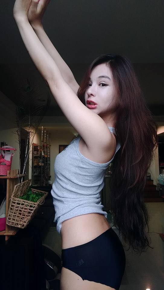 万姐(萬姊) 警局前秀南半球的直播女王