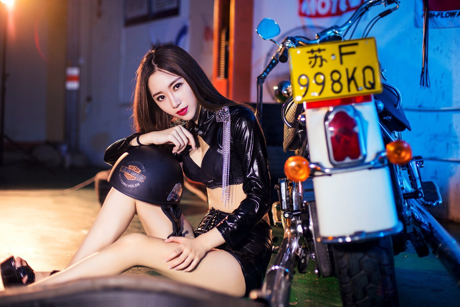 倪卉Effy- 气质车模香车写真