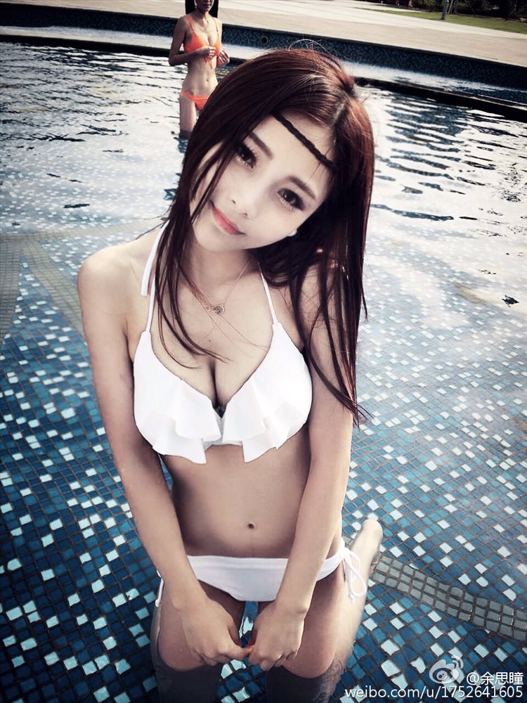 余思瞳- “咔哒女神”微博精选美图