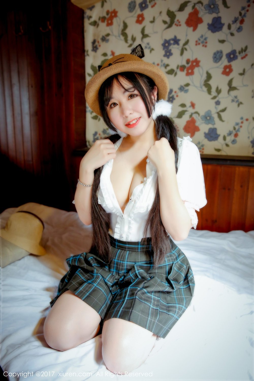 吃白菜的vi菜菜 戴草帽的青涩私房照