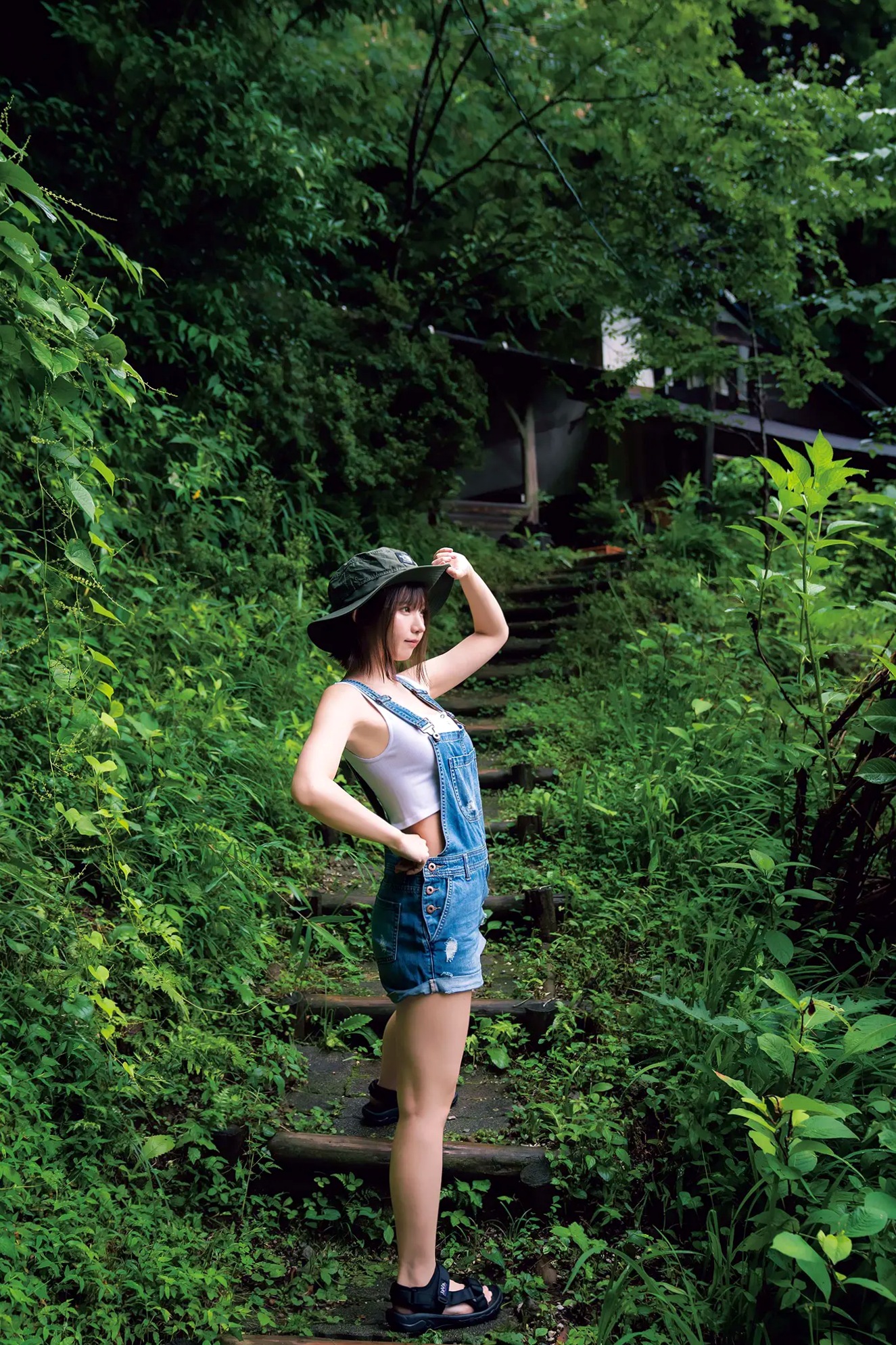 えなこ - えなこランド [83P] 日本女神户外背带裤与比基尼性感写真
