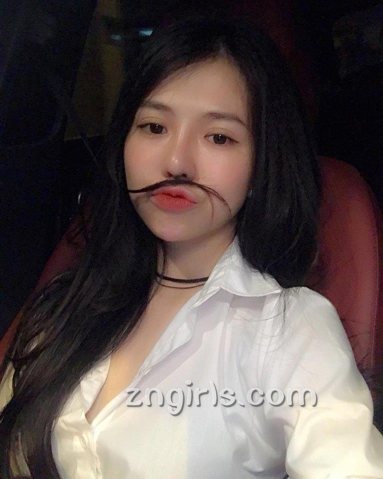 Nghi Nghi，越南也有这么养眼的御姐