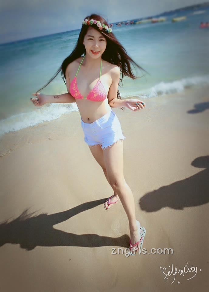 人气SG正妹邱冰冰 场内场外的白皙美人