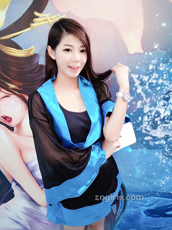 人气SG正妹邱冰冰 场内场外的白皙美人