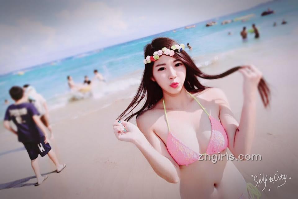 人气SG正妹邱冰冰 场内场外的白皙美人