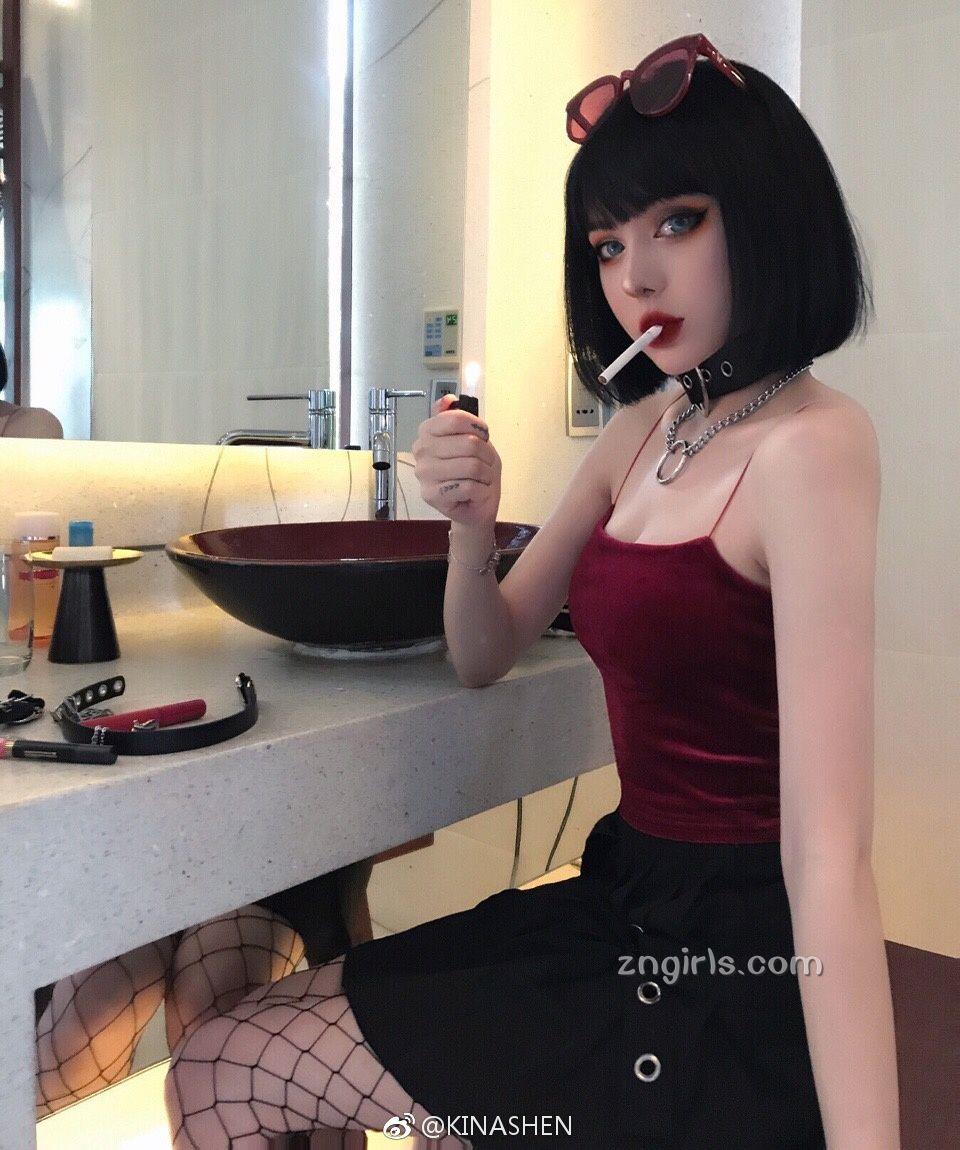 东方妹子Kina Shen 独特的黑暗系芭比
