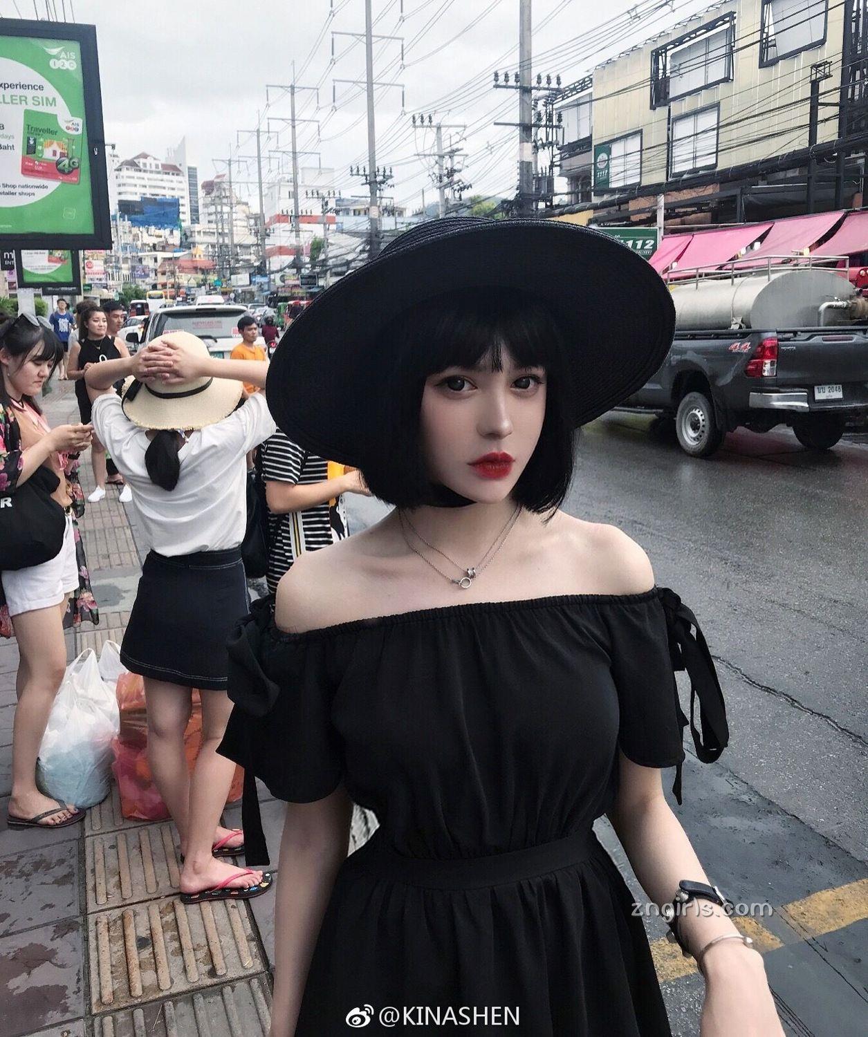 东方妹子Kina Shen 独特的黑暗系芭比