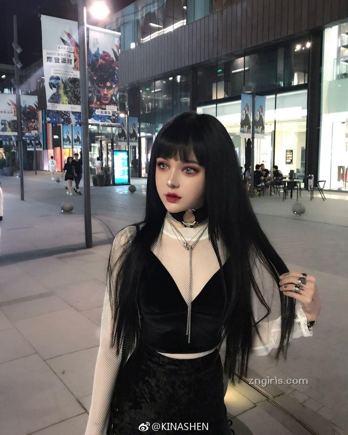 东方妹子Kina Shen 独特的黑暗系芭比