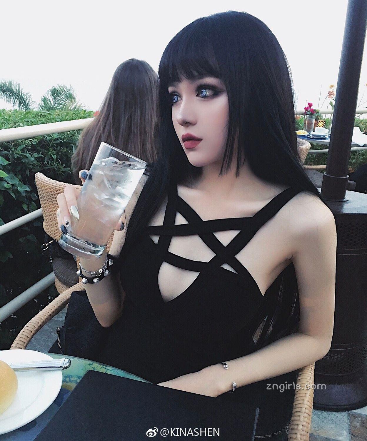 东方妹子Kina Shen 独特的黑暗系芭比