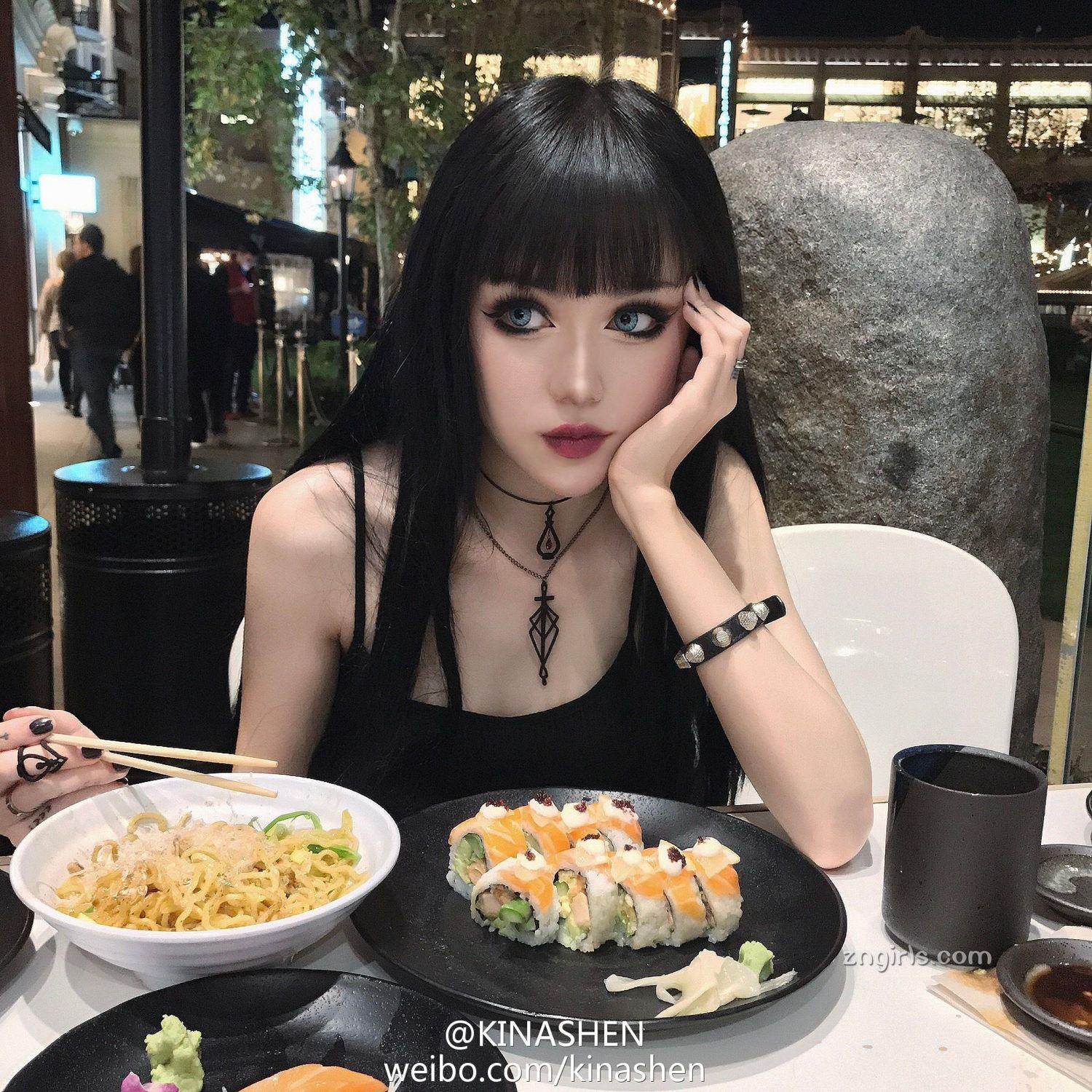 东方妹子Kina Shen 独特的黑暗系芭比