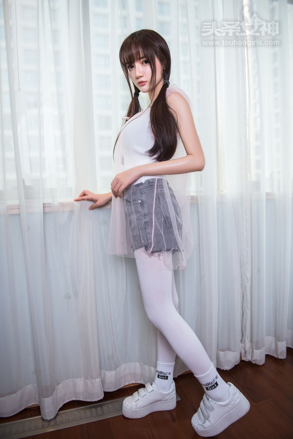 小如镜人间物语 大眼萌妹的白袜子
