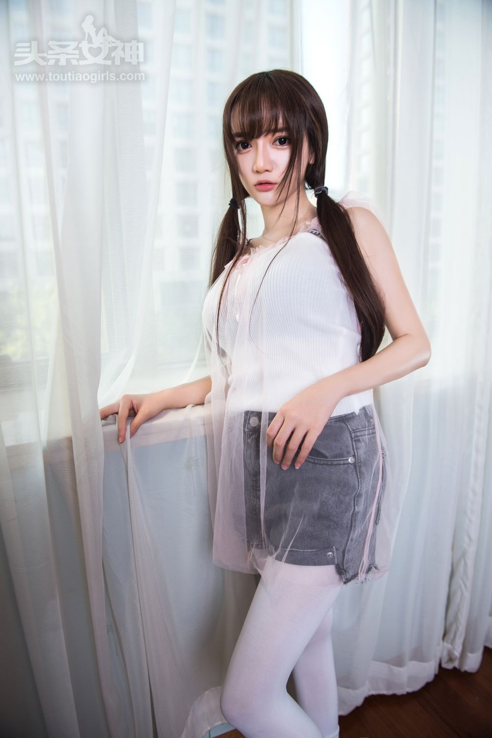 小如镜人间物语 大眼萌妹的白袜子