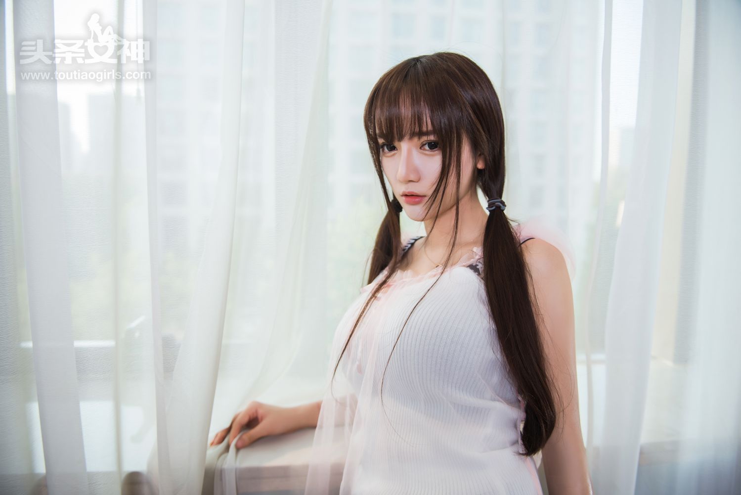 小如镜人间物语 大眼萌妹的白袜子